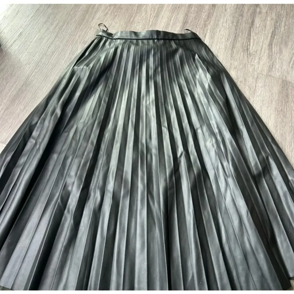 7 for All Mankind Faux Leather Blacked Pleated Midi Skirt S Classic Quiet Luxury
